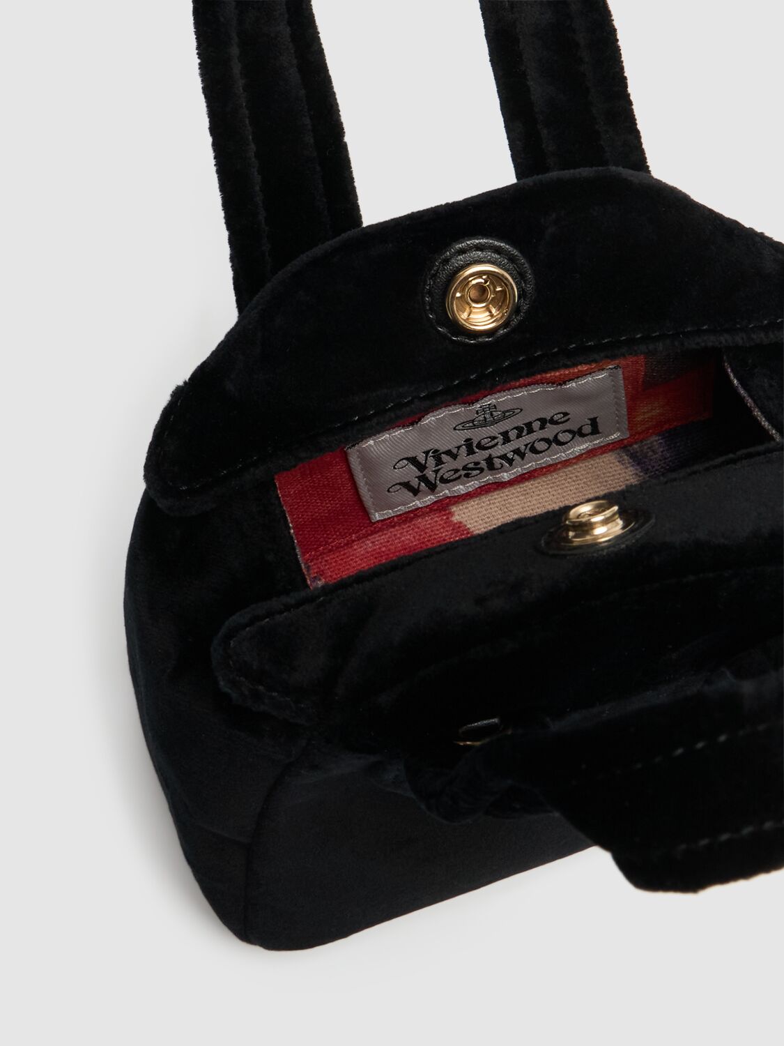 Luisaviaroma 新年促銷全站低至3折，精選單品結帳再85折，Maison Margiela 枕頭包44折！