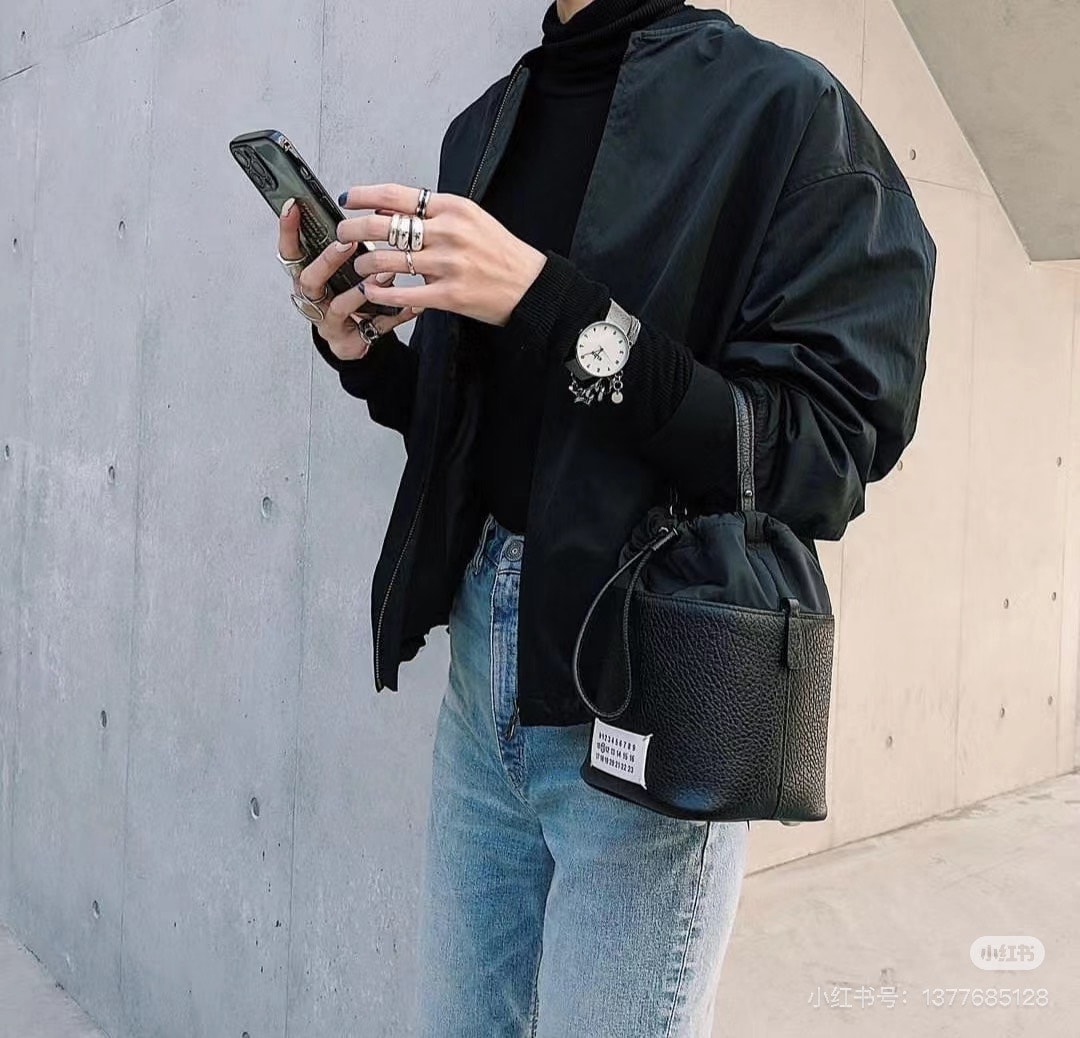 FWRD秘密折扣,LOEWE、CELINE、BALENCIAGA等大牌精選商品限時 3 折起! - 第24張圖 FWRD秘密折扣,LOEWE、CELINE、BALENCIAGA等大牌精選商品限時 3 折起!