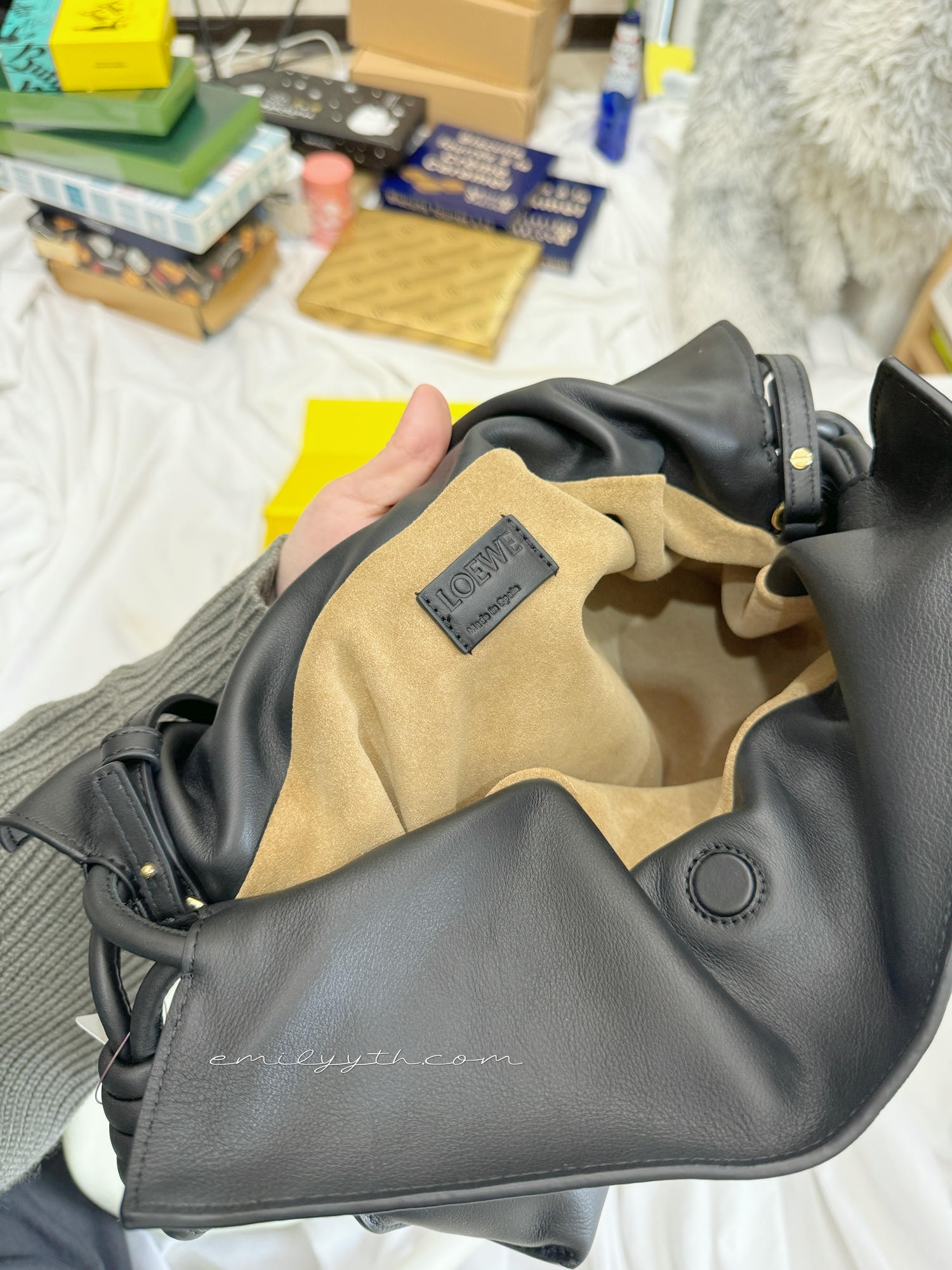 Loewe Flamenco 雲朵手拿包還推薦嗎？不出國、免代購專櫃65折入手！跟全新變奏款Purse差異？