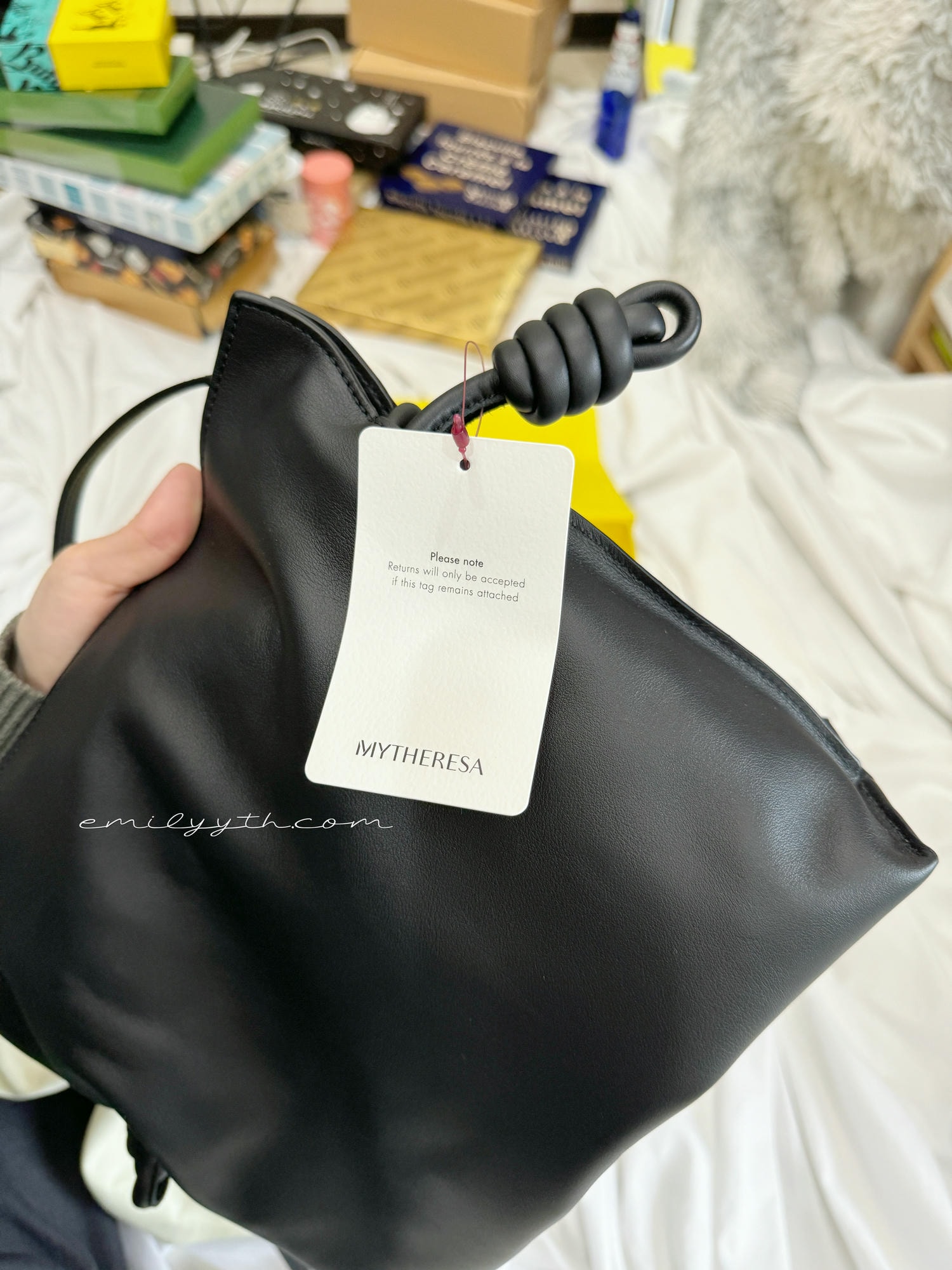 Loewe Flamenco 雲朵手拿包還推薦嗎？不出國、免代購專櫃65折入手！跟全新變奏款Purse差異？