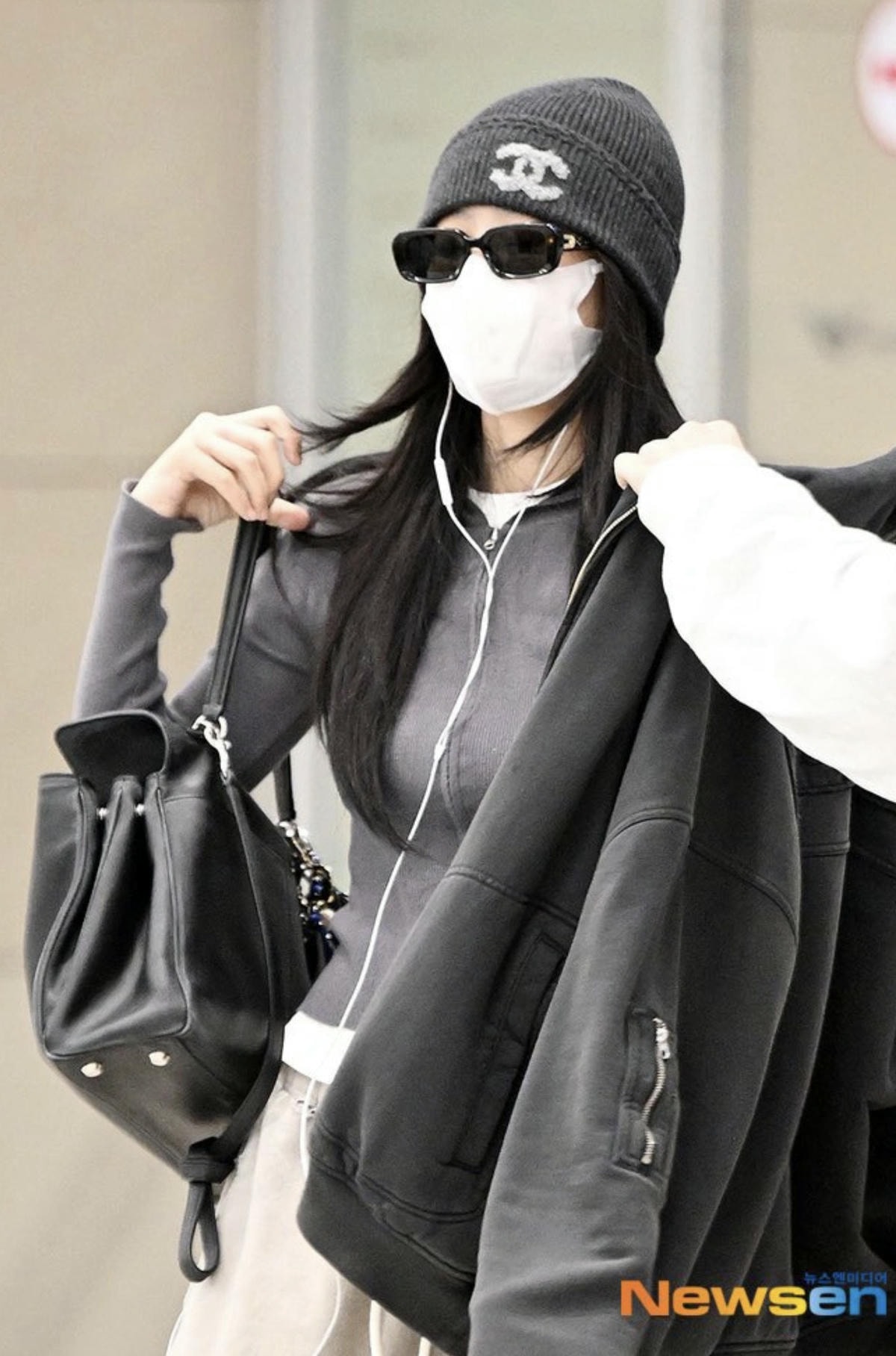 FWRD秘密折扣,LOEWE、CELINE、BALENCIAGA等大牌精選商品限時 3 折起! - 第6張圖 FWRD秘密折扣,LOEWE、CELINE、BALENCIAGA等大牌精選商品限時 3 折起!