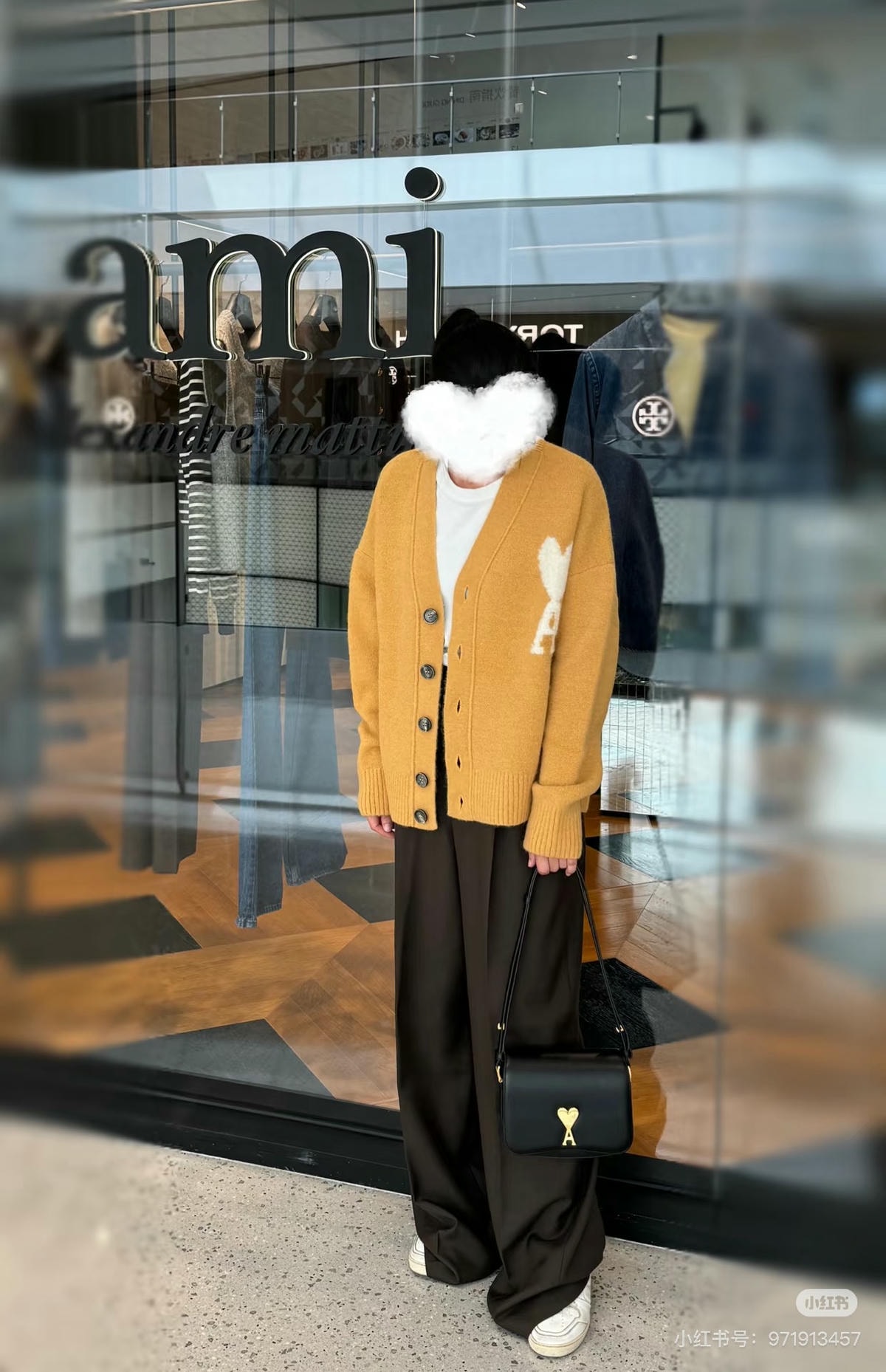Mytheresa滿額折上8折！Loewe Pebble 狂省近台幣四萬！