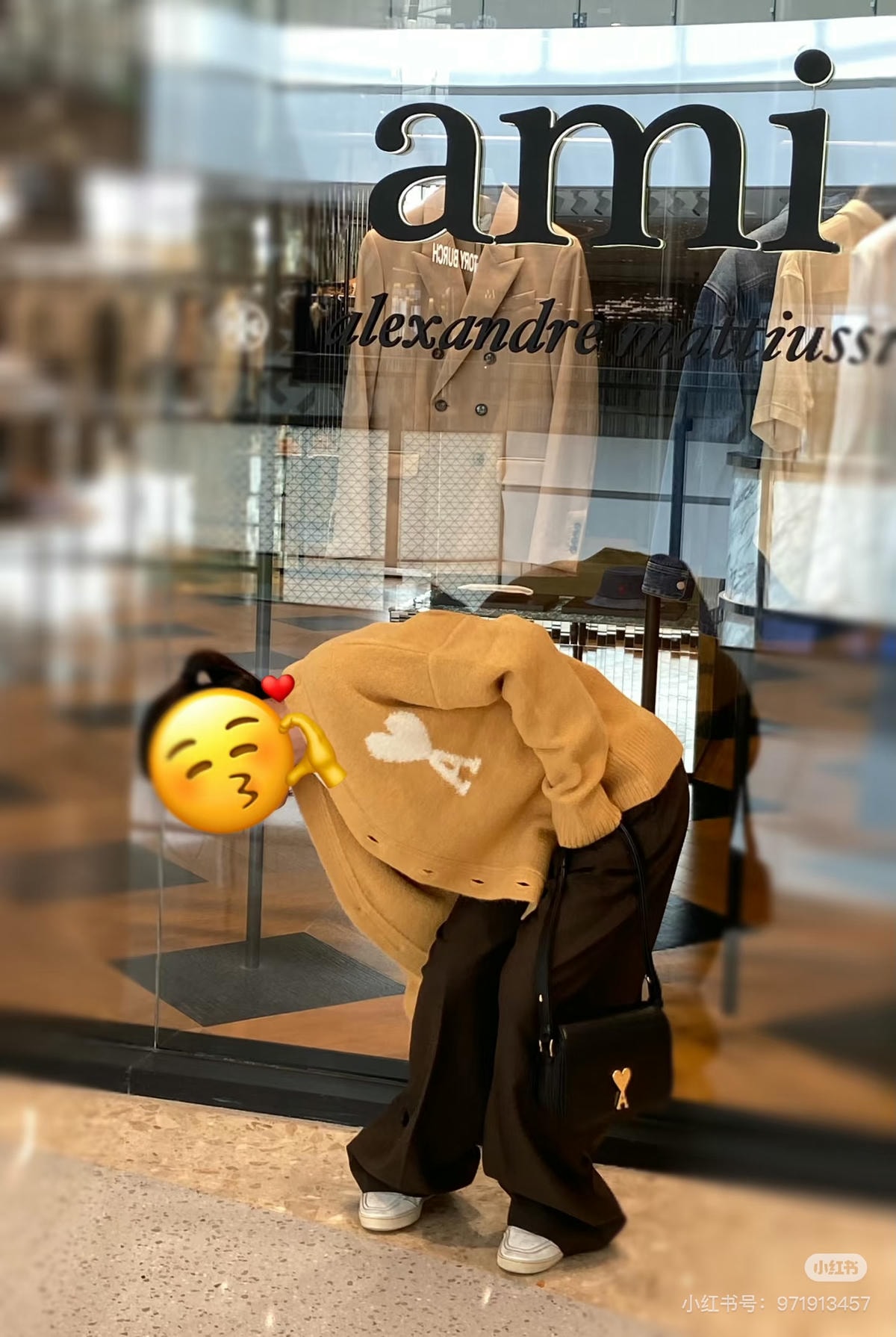 Mytheresa滿額折上8折！Loewe Pebble 狂省近台幣四萬！