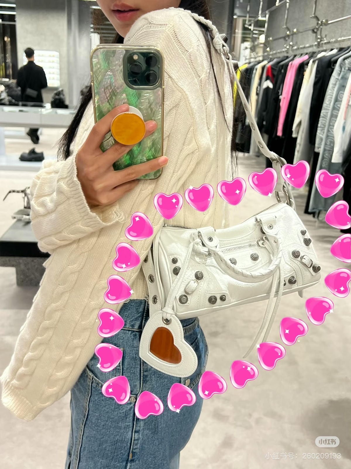 Mytheresa滿額折上8折！Loewe Pebble 狂省近台幣四萬！