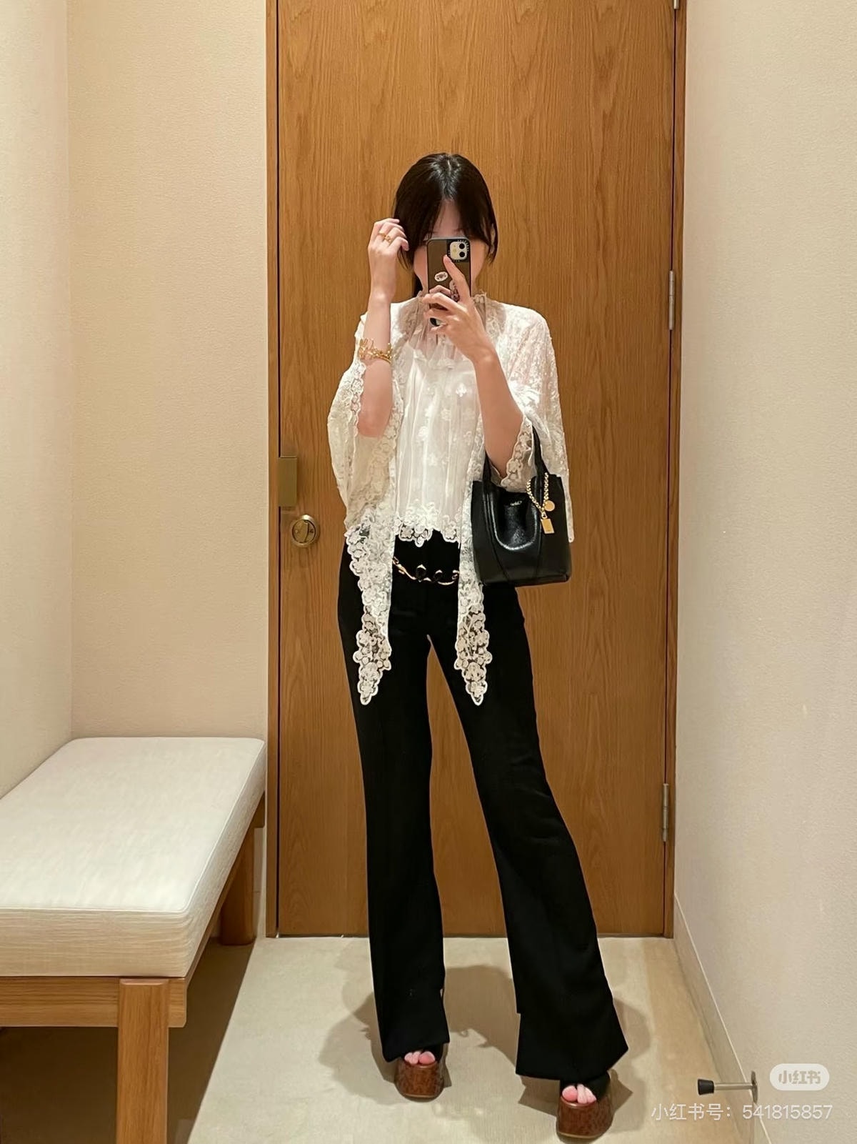 Mytheresa滿額折上8折！Loewe Pebble 狂省近台幣四萬！