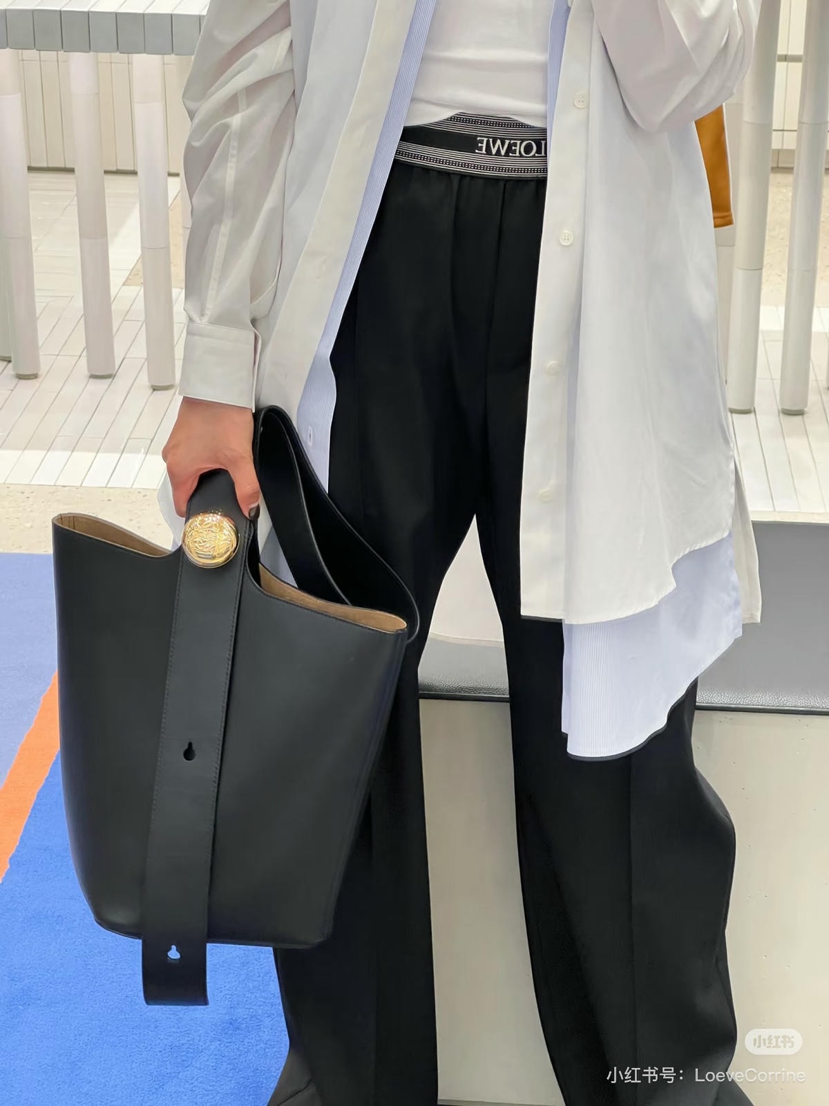 Mytheresa滿額折上8折！Loewe Pebble 狂省近台幣四萬！