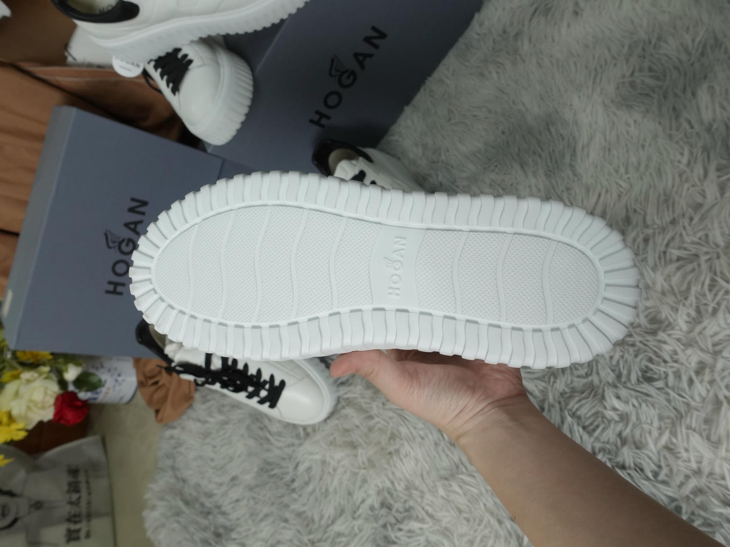 Hogan Cool Sneakers 許路兒同款開箱!Hogan Cool Sneakers v.s. Hogan H-Stripes 厚底鞋實穿超詳細比較! - 第11張圖 Hogan Cool Sneakers 許路兒同款開箱!Hogan Cool Sneakers v.s. Hogan H-Stripes 厚底鞋實穿超詳細比較!