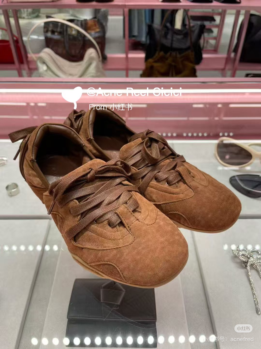Jennie 同款優惠合集!Rayban 雷朋墨鏡、Adidas 跆拳道鞋、Acne Studios 芭蕾舞鞋、Lemaire 可頌包… - 第15張圖 Jennie 同款優惠合集!Rayban 雷朋墨鏡、Adidas 跆拳道鞋、Acne Studios 芭蕾舞鞋、Lemaire 可頌包…