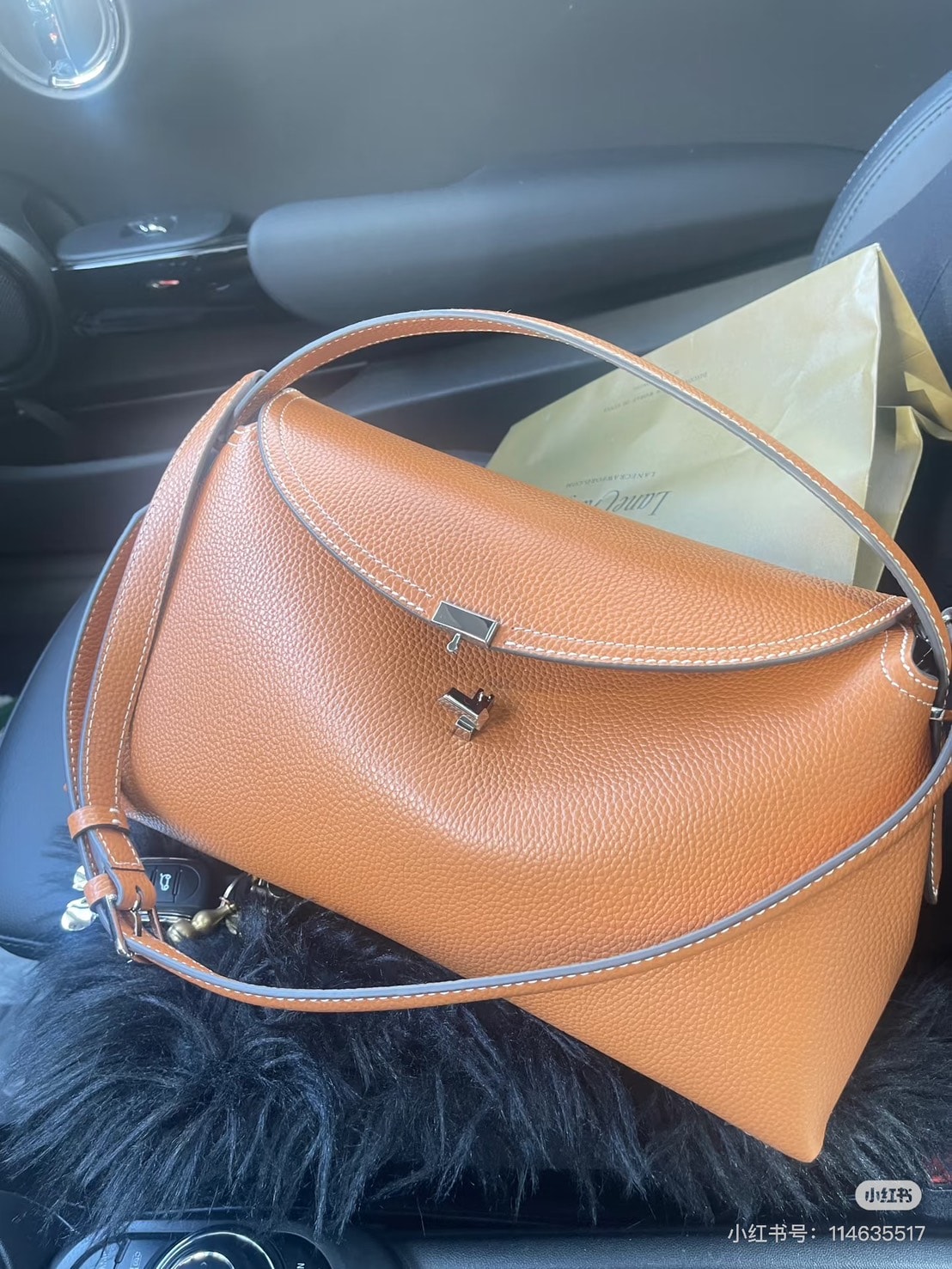 Mytheresa 最後週末加碼超多品牌，必買Lemaire可頌包3萬內入手、68折Toteme T-lock包！