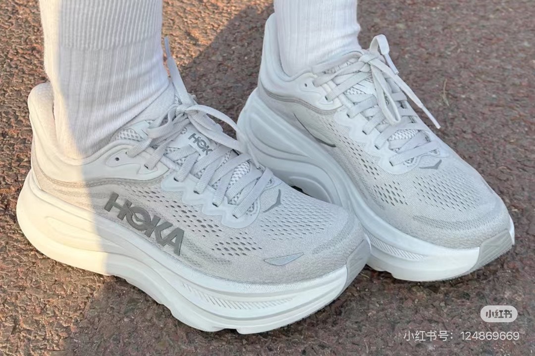 Revolve 全場8折！不要再錯過 Polo 棒球帽！還有 On, Hoka…