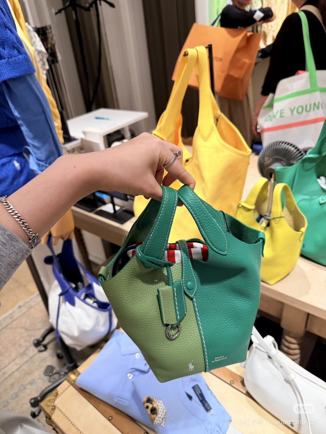 Revolve 全場8折！不要再錯過 Polo 棒球帽！還有 On, Hoka…