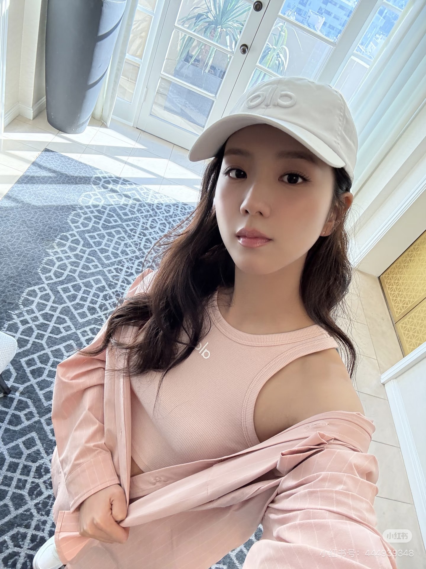 Alo Yoga 全場7折開始，加入會員即可折扣。
